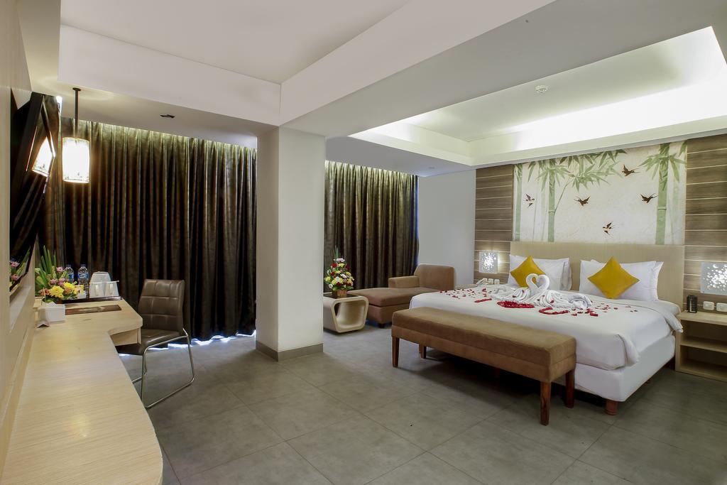 Kyriad Royal Seminyak Exterior foto